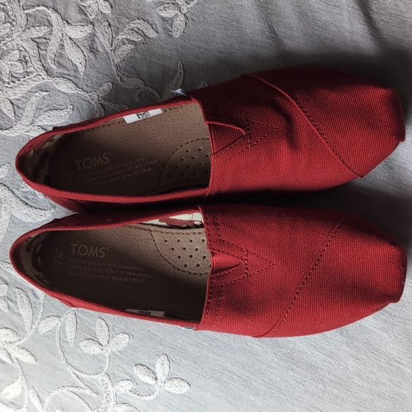 New*TOMS Red Canvas Slip On - Size 7 - New - Picture 6 of 7